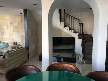 Espectacular casa con bungalow para visitas