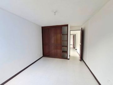 VENTA DE APARTAMENTO UBICADO EN LA PARALELA FLORIDABLANCA SECTOR CAÑAVERAL Área 88 Metros. Cod V24209