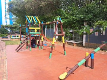 VENTA DE APARTAMENTO UBICADO EN LA PARALELA FLORIDABLANCA SECTOR CAÑAVERAL Área 88 Metros. Cod V24209