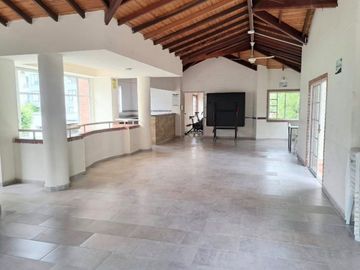 VENTA DE APARTAMENTO UBICADO EN LA PARALELA FLORIDABLANCA SECTOR CAÑAVERAL Área 88 Metros. Cod V24209