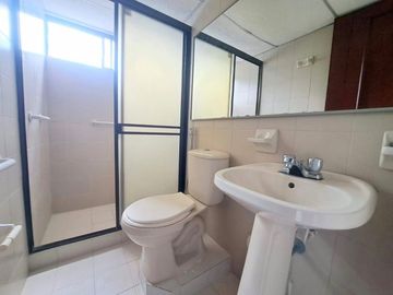 VENTA DE APARTAMENTO UBICADO EN LA PARALELA FLORIDABLANCA SECTOR CAÑAVERAL Área 88 Metros. Cod V24209