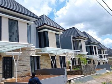 Rumah Villa Kolam Renang Fasilitas Lengkap di Cipageran