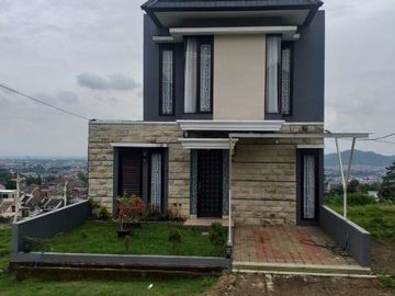 Rumah Villa Kolam Renang Fasilitas Lengkap di Cipageran