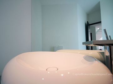 Casa Nueva de Lujo Colinas de San Javier en Venta