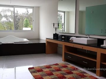 Casa Nueva de Lujo Colinas de San Javier en Venta