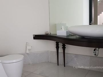 Casa Nueva de Lujo Colinas de San Javier en Venta