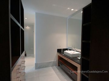 Casa Nueva de Lujo Colinas de San Javier en Venta