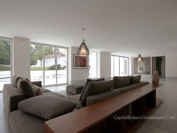Casa Nueva de Lujo Colinas de San Javier en Venta