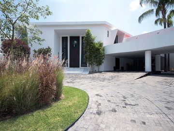 Casa Nueva de Lujo Colinas de San Javier en Venta