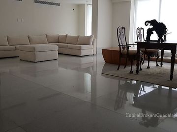 Casa Nueva de Lujo Colinas de San Javier en Venta