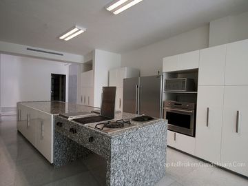 Casa Nueva de Lujo Colinas de San Javier en Venta