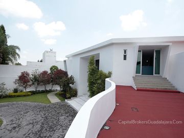 Casa Nueva de Lujo Colinas de San Javier en Venta