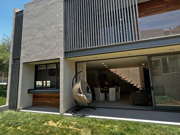 Residencia en Altozano Qro. con Jardín y Bar/Terraza en PREVENTA - NIEBLA