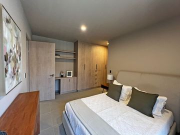 Residencia en Altozano Qro. con Jardín y Bar/Terraza en PREVENTA - NIEBLA