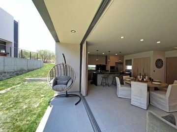 Residencia en Altozano Qro. con Jardín y Bar/Terraza en PREVENTA - NIEBLA