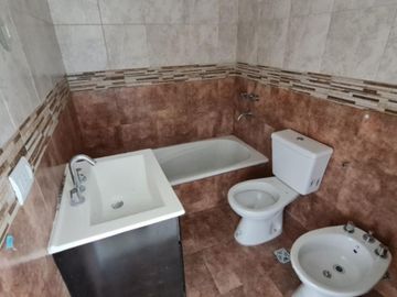 DEPARTAMENTO CON COCHERA, ZONA VILLA SARMIENTO MORON