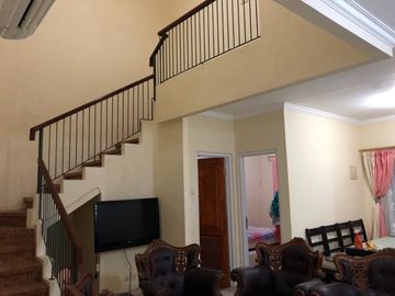 Disewakan Rumah Cibubur Raffles Hills Minimalis Murah Furnish