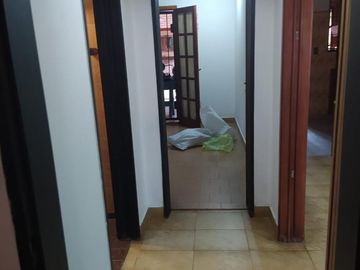 Vendo amplia casa En Merlo, precio total: U$S 120.000