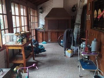 Vendo amplia casa En Merlo, precio total: U$S 120.000