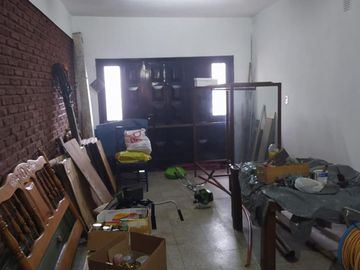 Vendo amplia casa En Merlo, precio total: U$S 120.000