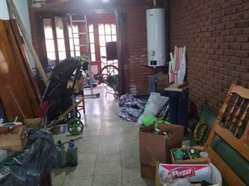 Vendo amplia casa En Merlo, precio total: U$S 120.000