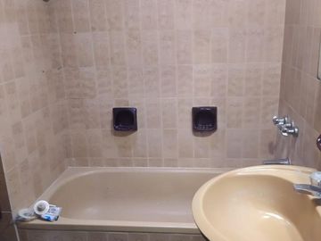 Vendo amplia casa En Merlo, precio total: U$S 120.000