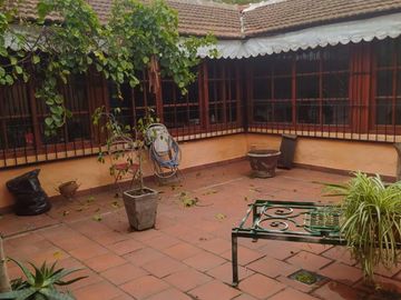 Vendo amplia casa En Merlo, precio total: U$S 120.000