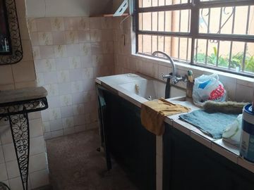 Vendo amplia casa En Merlo, precio total: U$S 120.000