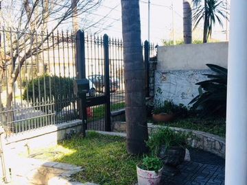EXCELENTE CASA EN LOTE PROPIO 5 AMBIENTES- Florida Oeste