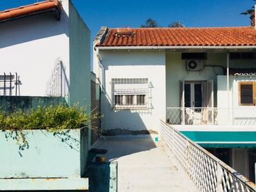 EXCELENTE CASA EN LOTE PROPIO 5 AMBIENTES- Florida Oeste