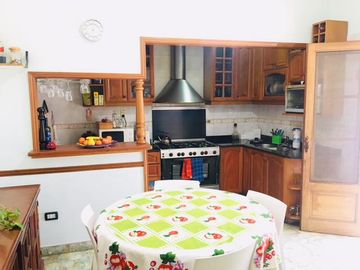 EXCELENTE CASA EN LOTE PROPIO 5 AMBIENTES- Florida Oeste