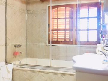 EXCELENTE CASA EN LOTE PROPIO 5 AMBIENTES- Florida Oeste