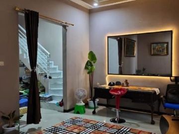 Rumah Purimas Hadap Selatan