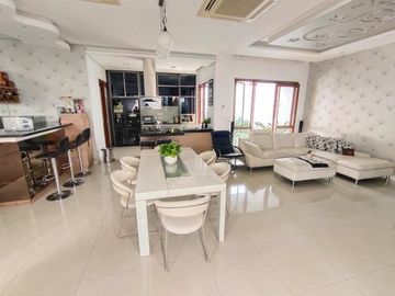 DIJUAL CEPAT FURNISHED RUMAH MEWAH MODERN MINIMALIS DI PERUMAHAN ELITE KOTA WISATA CIBUBUR