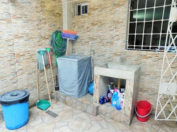 casa en venta en los robles. Cod V90779
