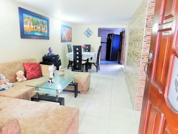 casa en venta en los robles. Cod V90779