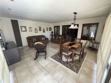 SE VENDE CASA EN LA ALAMEDA