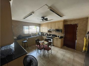 SE VENDE CASA EN LA ALAMEDA