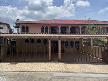 SE VENDE CASA EN LA ALAMEDA