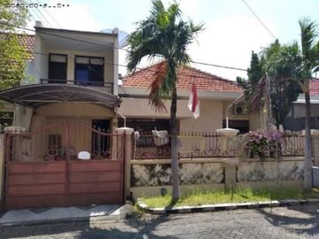 RUMAH Manyar Tirtoasri Hadap Selatan