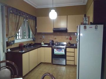 CASA 4 AMBIENTES AMPLIOS