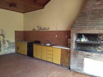 CASA 4 AMBIENTES AMPLIOS