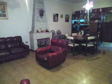 CASA 4 AMBIENTES AMPLIOS