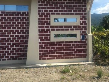 Vive en esta hermosa casa en armonía con la naturaleza en San Antonio de Cumbaza.