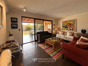 Casa en venta de 4 dorm. en Colina