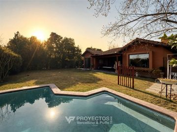 Casa en venta de 4 dorm. en Colina