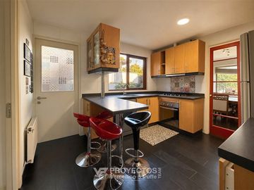 Casa en venta de 4 dorm. en Colina