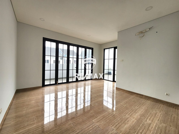 DIJUAL RUMAH BARU DI DAERAH AMPERA KEMANG JAKARTA SELATAN