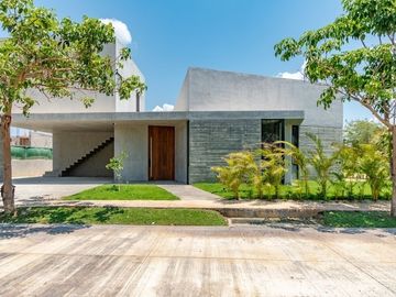 Exclusiva casa en renta y/o venta en Yucatán Country Club