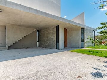 Exclusiva casa en renta y/o venta en Yucatán Country Club